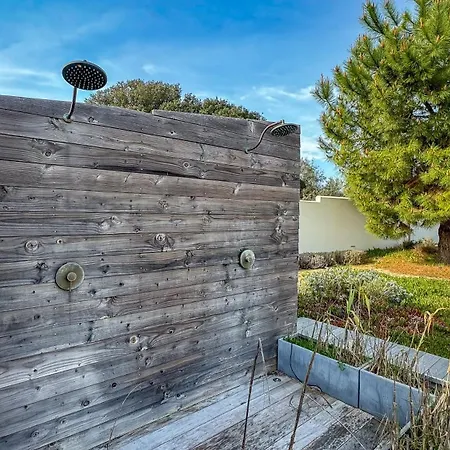 Superbe Entierement Renovee Avec Piscine A Proximite De La Plage