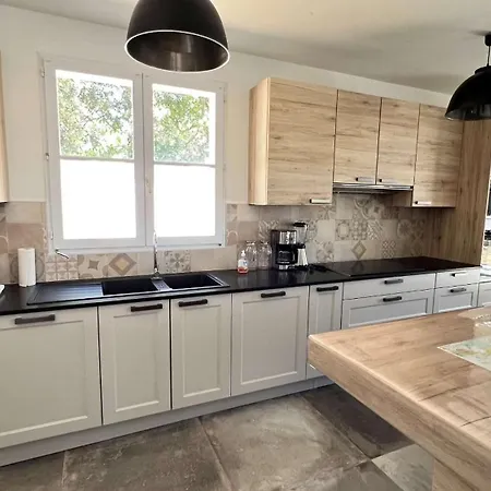 Superbe Entierement Renovee Avec Piscine A Proximite De La Willa