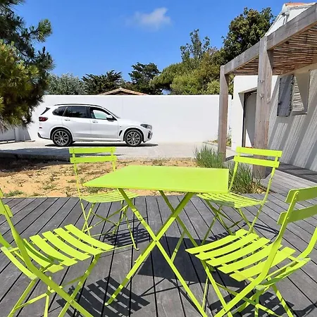 Superbe Entierement Renovee Avec Piscine A Proximite De La